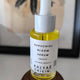 Bakuchiol Bloom Serum anti-âge lissant certifié COSMOS ORGANIC 30 ml présenté en avis client sur support en bois décoratif – KALYAË ORIGIN