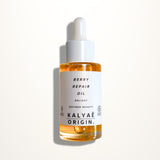 Berry Repair Oil huile régénérante pour le visage certifiée COSMOS ORGANIC 30 ml présentée sur fond clair – KALYAË ORIGIN