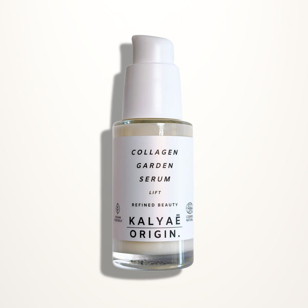 Collagen Garden Serum raffermissant certifié COSMOS NATURAL 30 ml présenté sur fond clair – KALYAË ORIGIN