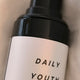 Daily Youth Cream crème velours anti-âge certifiée COSMOS NATURAL 50 ml présentée en avis client en gros plan sur le flacon – KALYAË ORIGIN