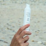 Eternal Collagen Cream crème raffermissante visage certifiée COSMOS NATURAL 50 ml présentée en extérieur sur une plage de galets – KALYAË ORIGIN