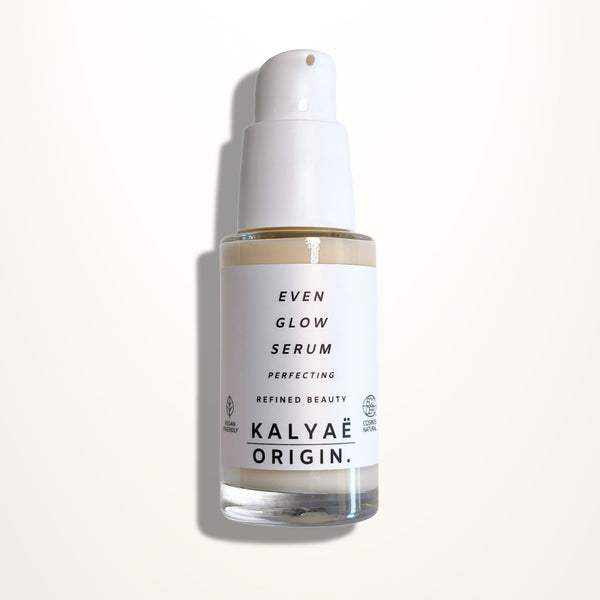 Even Glow Serum unifiant éclat certifié COSMOS NATURAL 30 ml présenté sur fond clair – KALYAË ORIGIN