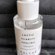 Lactic Clarity Peeling exfoliant éclat certifié COSMOS NATURAL 30 ml présenté en avis client sur fond textile gris – KALYAË ORIGIN