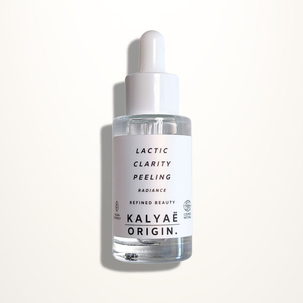 Lactic Clarity Peeling peeling lactique éclat certifié COSMOS NATURAL 30 ml présenté sur fond clair – KALYAË ORIGIN