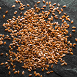 Graines de lin sources d’huile nourrissante et apaisante utilisées dans les soins certifiés COSMOS NATURAL – KALYAË ORIGIN