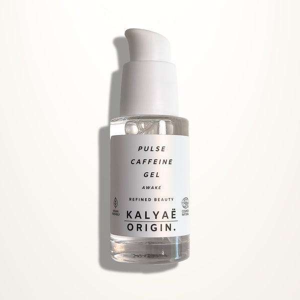 Pulse Caffeine Gel contour des yeux défatigant certifié COSMOS NATURAL 30 ml présenté sur fond clair – KALYAË ORIGIN