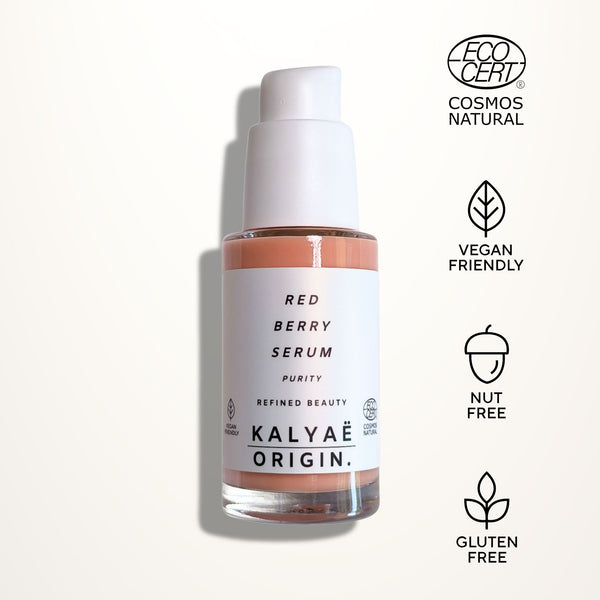 Red Berry Serum, sérum repulpant, certifié COSMOS NATURAL 30 ml presenté sur fond clair avec logos Ecocert, Vegan Friendly, Nut Free et Gluten Free – KALYAË ORIGIN