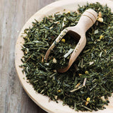 Thé vert antioxydant et purifiant naturel utilisé dans les soins certifiés COSMOS NATURAL – KALYAË ORIGIN