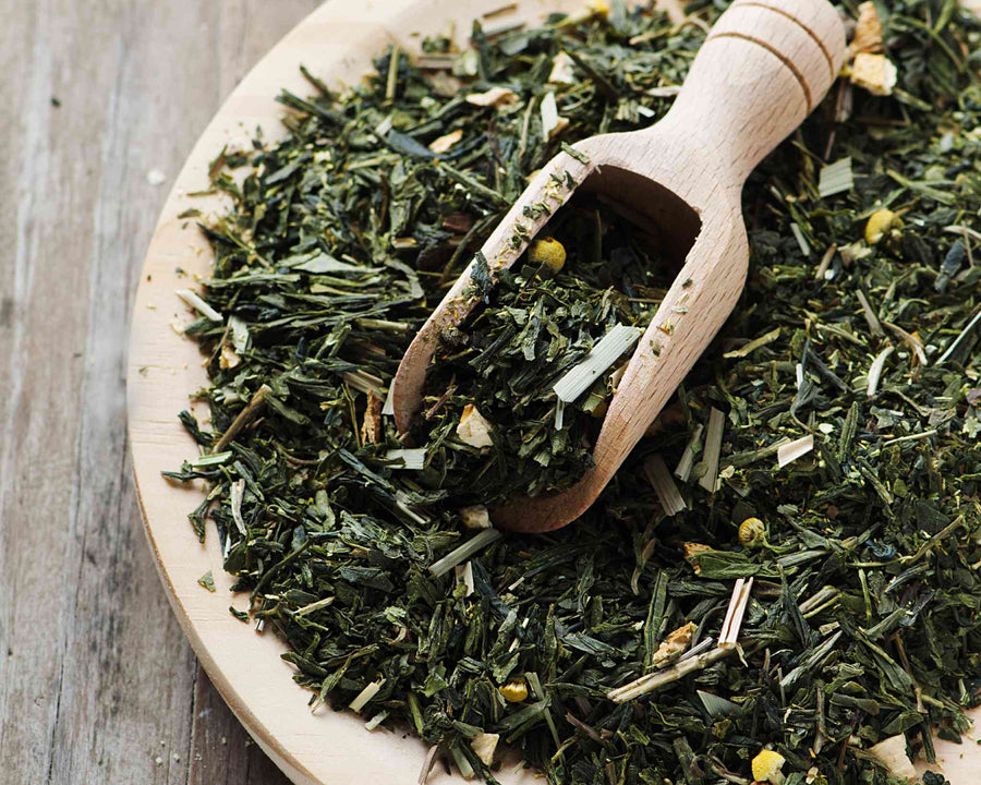 Thé vert antioxydant et purifiant naturel utilisé dans les soins certifiés COSMOS NATURAL – KALYAË ORIGIN